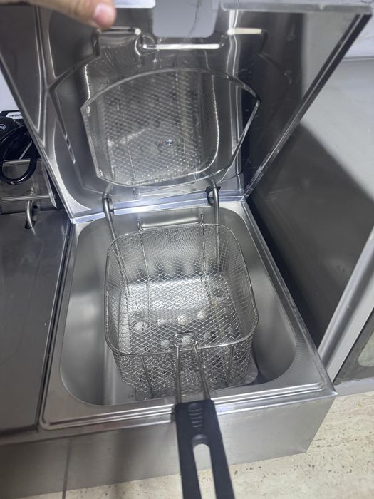 Фритюрница абсалютно новая