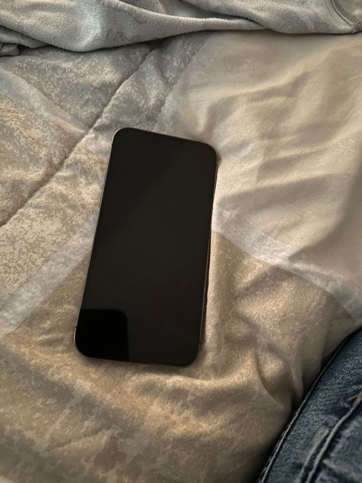 Продавам Iphone 12 pro