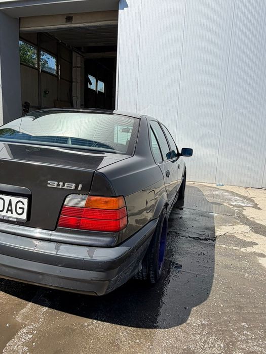 BMW 3 Series 1992 — imagine 3