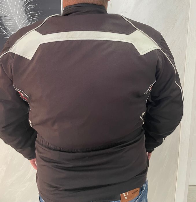 Черно Мото яке регулируемо с колани отстрани