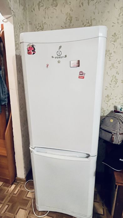 Продаю холодильник INDESIT