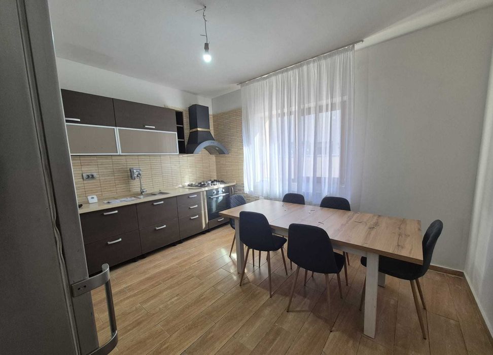 Casa individuala cu 6 camere,curte 500 mp,mobila noua