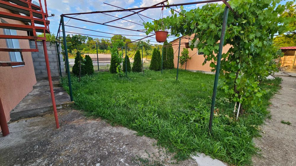369-Продава се двуетажна масивна вила в местността "Арменски Лозя"