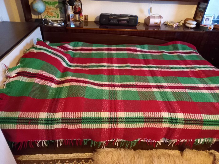 продавам родопски одеала-чиста вълна