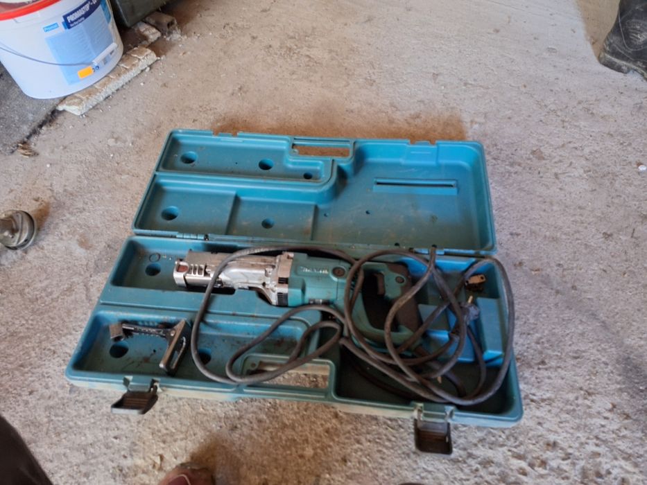 Fierăstrău sabie makita,  funcțională,  cu excepția sistemului de panz