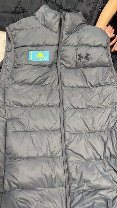 Under Armour Куртка и Жилетка