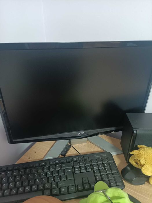 Продавам монитор Acer 22 p221w