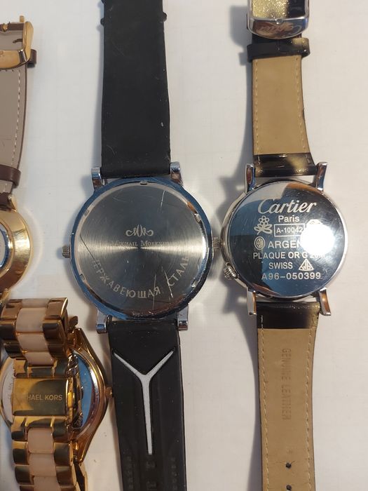 Часы наручные кварцевые.