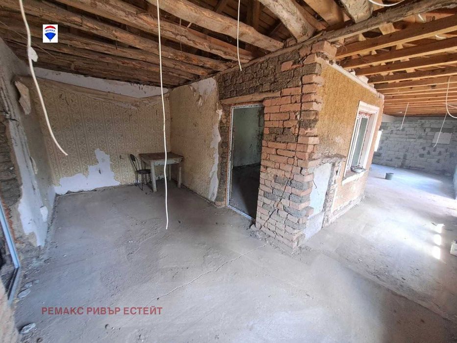 Селска къща за продажба в с. Бръшлен