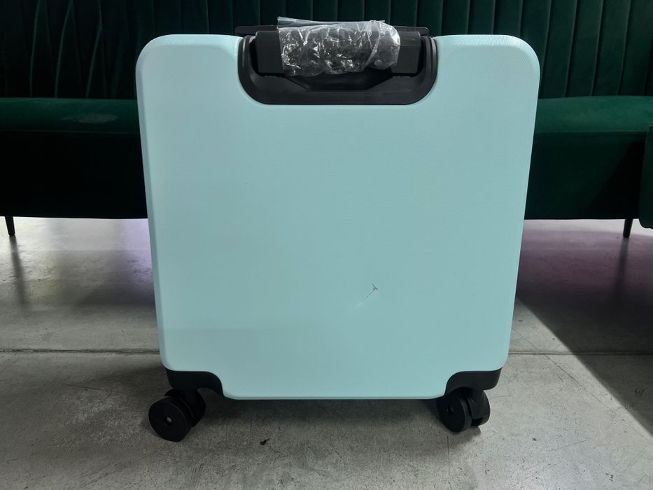 Чемодан новый для поездок