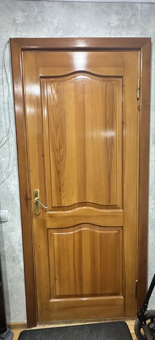 Деревянная дверь