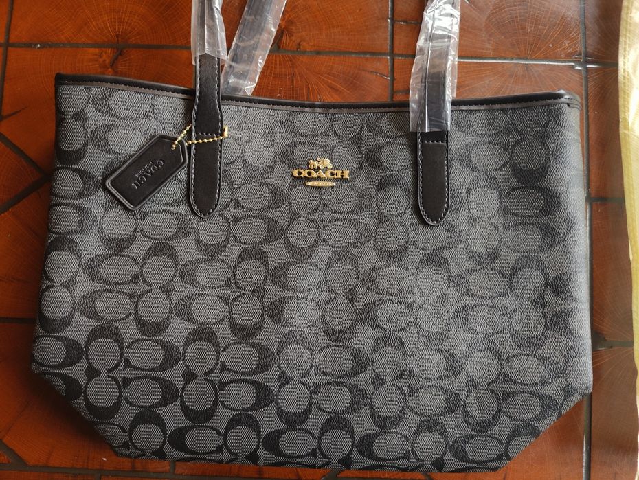 Дамска чанта Coach city Tote Bag in Signature Canvas