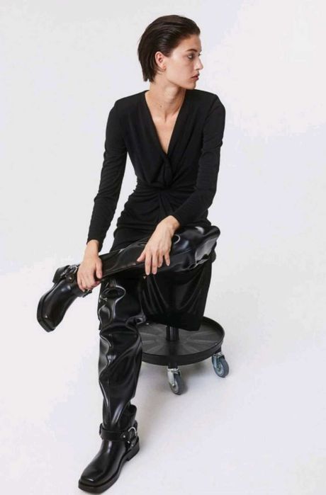 Елегантна рокля от HM, размер M.