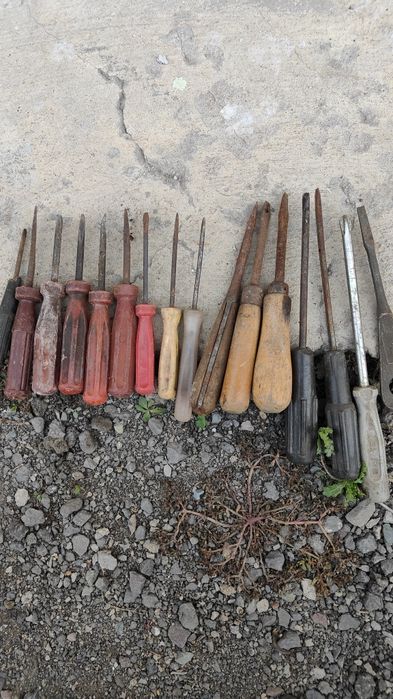 Шётка для чистки металла и другие