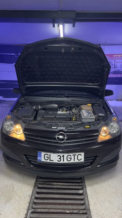Opel Astra H GTC ( 1.6 Benzina )