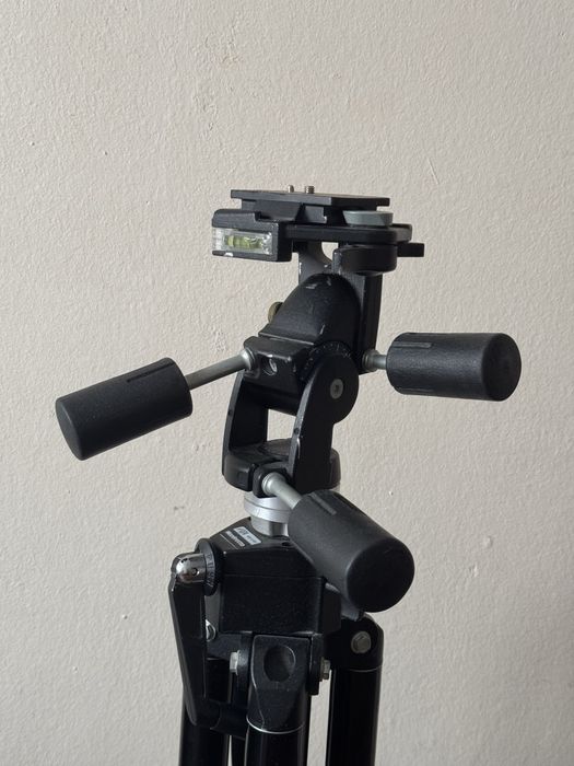 Продам штатив Manfrotto