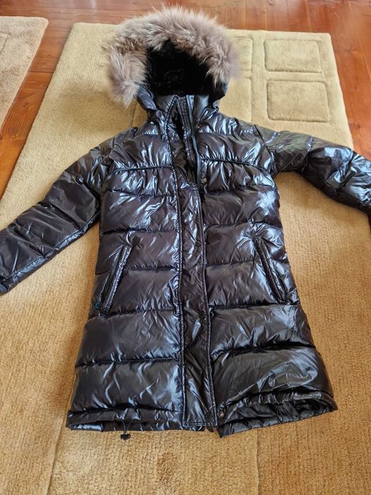 Дамско дълго яке Moncler  размер М 280 лв.