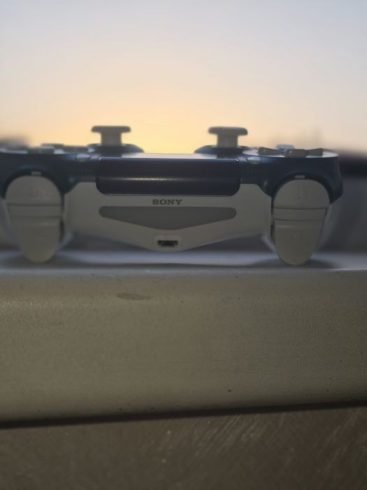 Джойстик (не б/у ) для игровой консоли Ps4