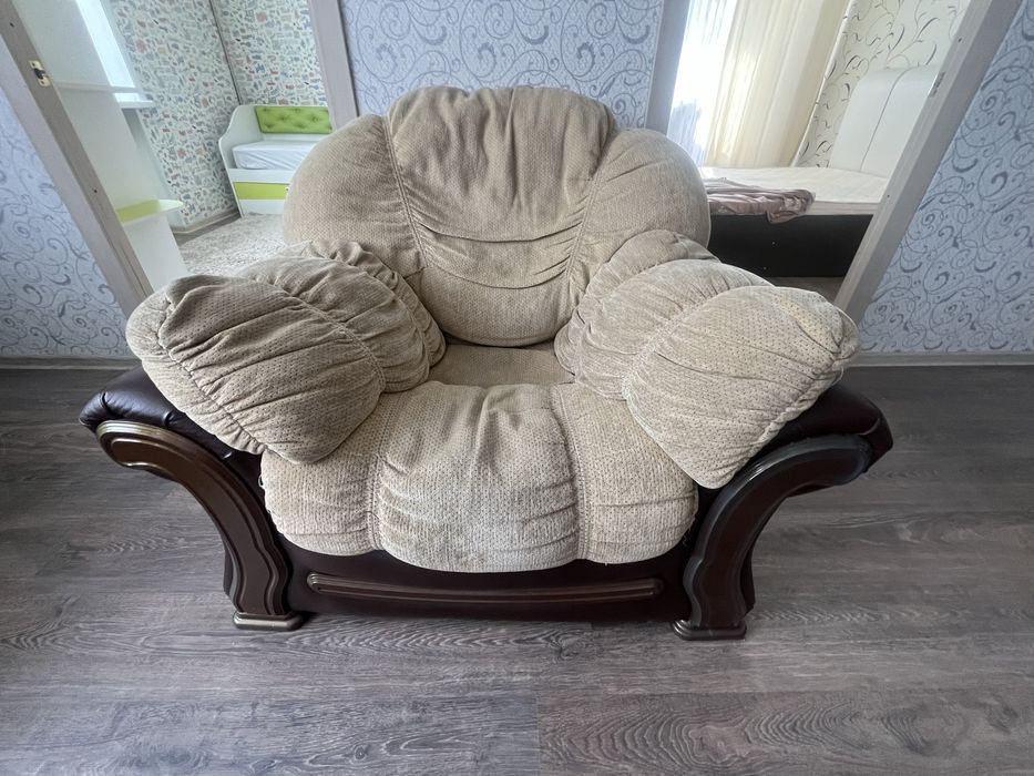 Срочно продам диван