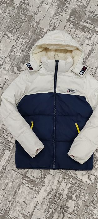 Geacă de puf Tommy Jeans mărimea L