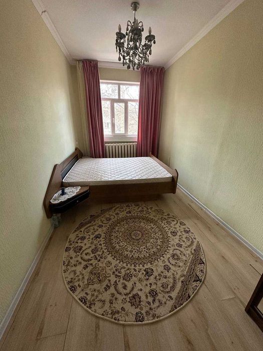 Продается кровать качество (одна тумба сломанная)