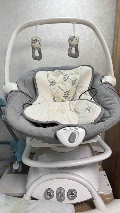 Детская кроватка , электронная качалка , ходунки