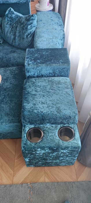 Диван за всекидневна с лежанка и таборетки