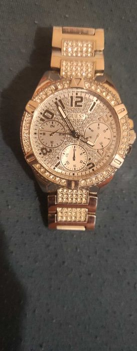 Продавам Часовник GUESS