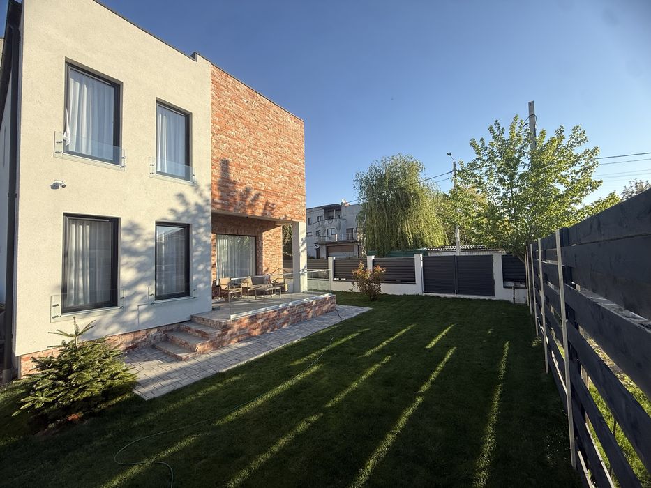 Casa zona Ford, (Cârcea), 3 dormitoare 3 bai, str. Primaverii