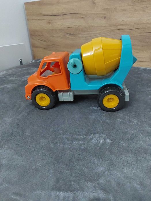 Betoniera cu parti mobile