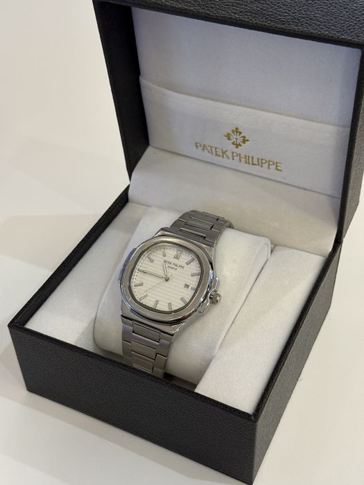 Часы Patek Philippe Nautilus