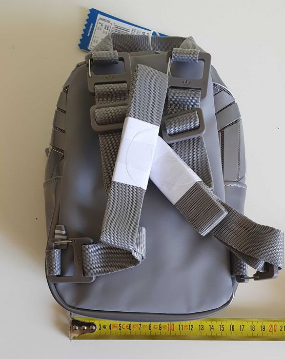 Чисто нова раничка Adidas.