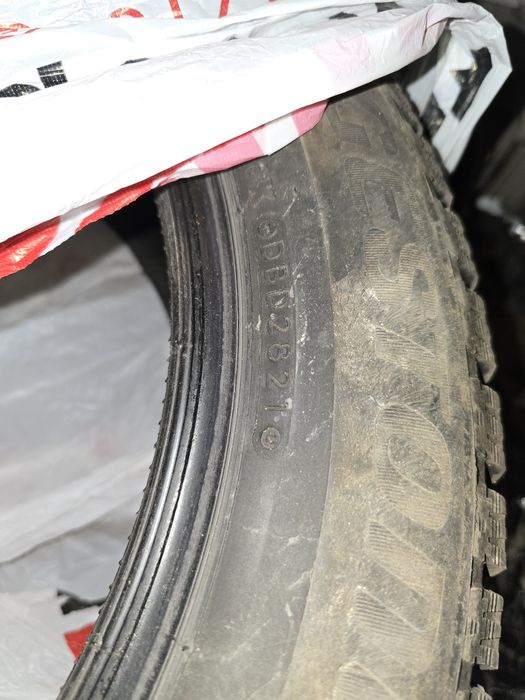 Продам зимние шины bridgestone