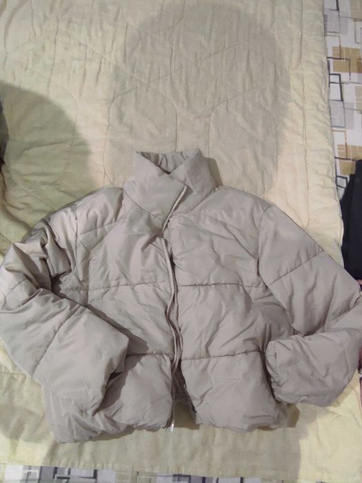 Яке за момиче - светло бежово