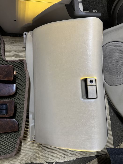 Салон на тойота виндом