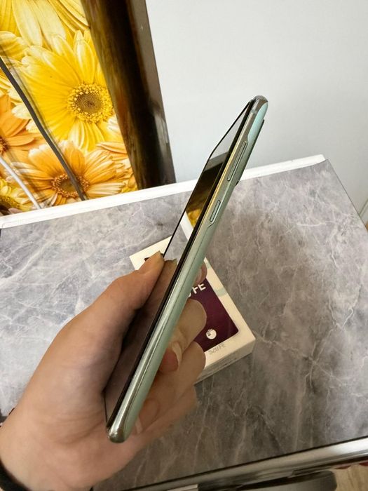 Смартфон Samsung Galaxy S20 FE 6/128GB