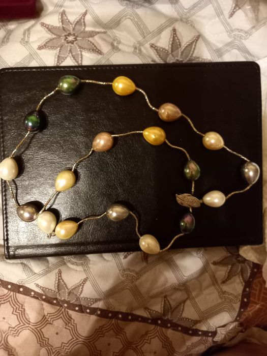 Продаётся колье с жемчугом.