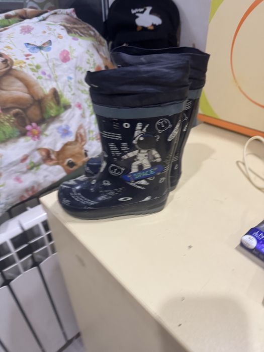 Продам детские сапоги на мальчика