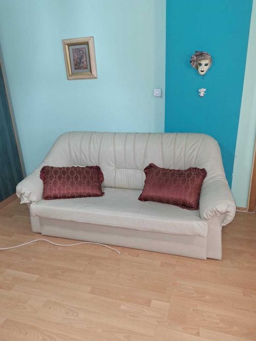 Set living: canapea extensibila, 4 fotolii, masuta cafea si biblioteca