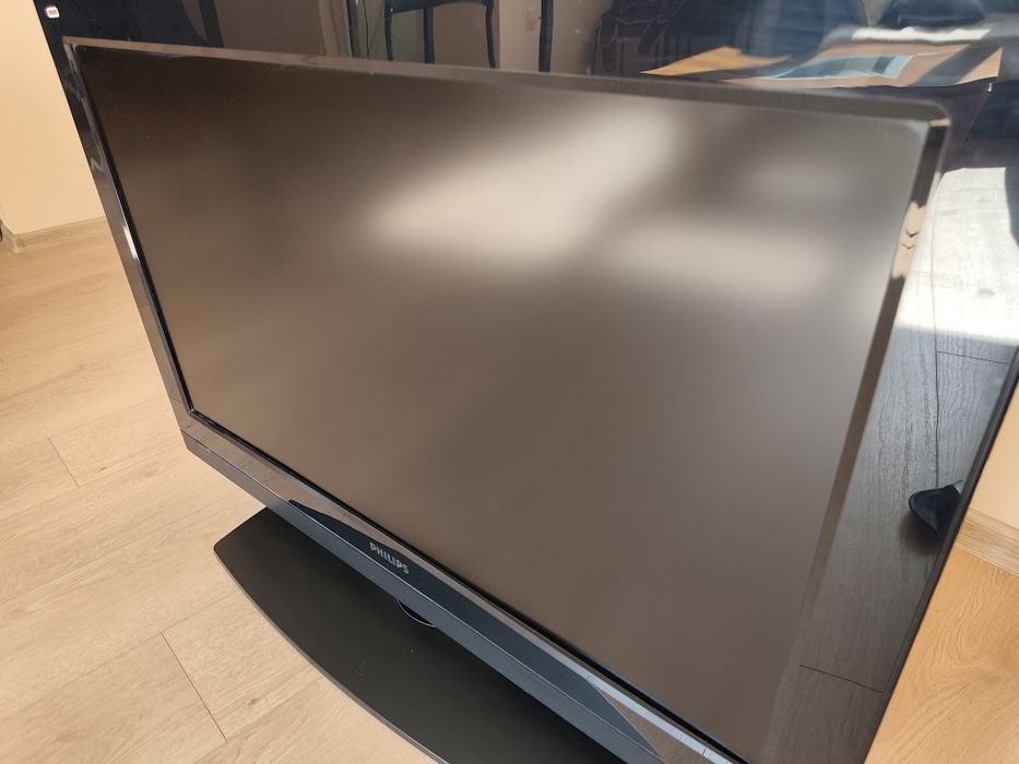 Телевизор Филипс 37, плосък екран