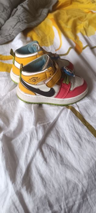Продам детскую обувь
