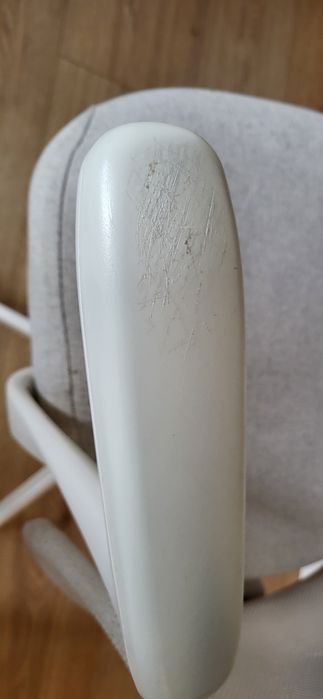 Два бели офис стола от Икея/Ikea JÄRVFJÄLLET