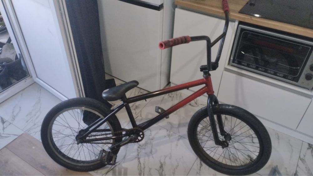 Велосипед BMX.