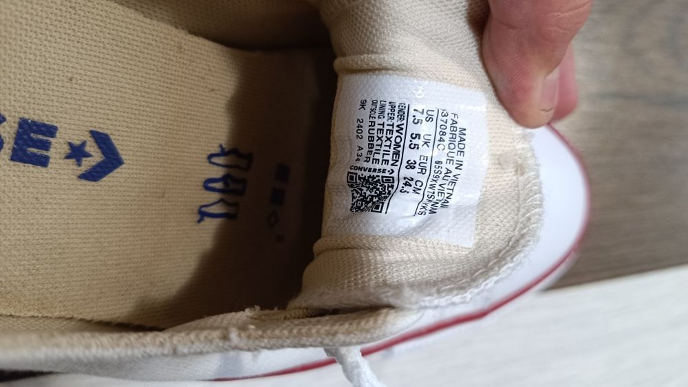 Vand teniși converse