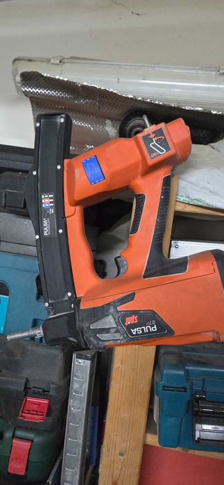 Vand sau schimb cu alte scule