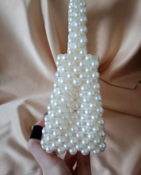 Сумка из жемчужных бусин