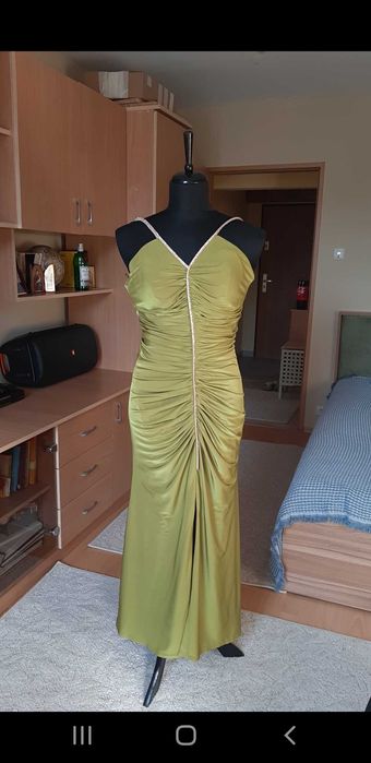 Vand rochie lunga  , pt.ocazii