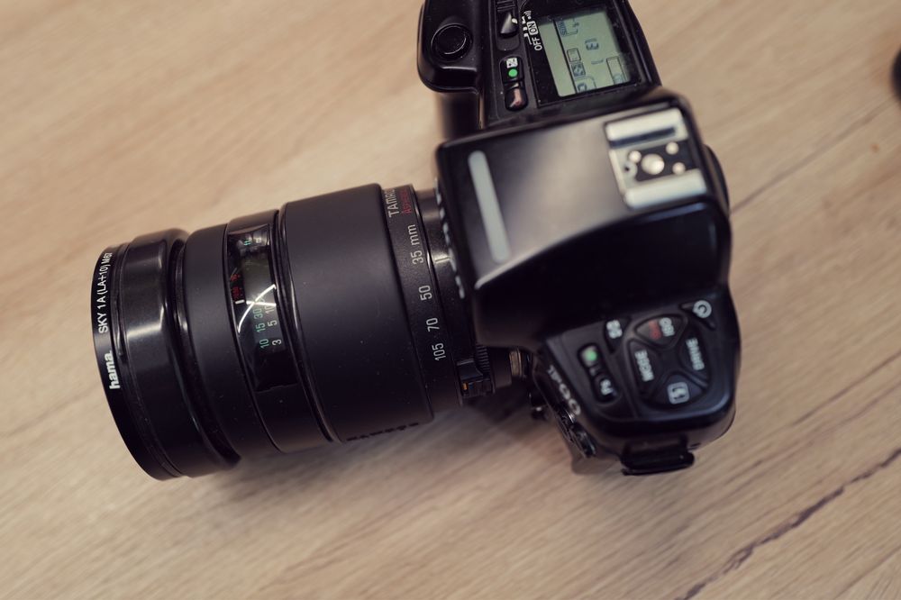 Aparat foto film Nikon F90 obiectiv Tamron Aspherical AF 35-105 cu 2.8