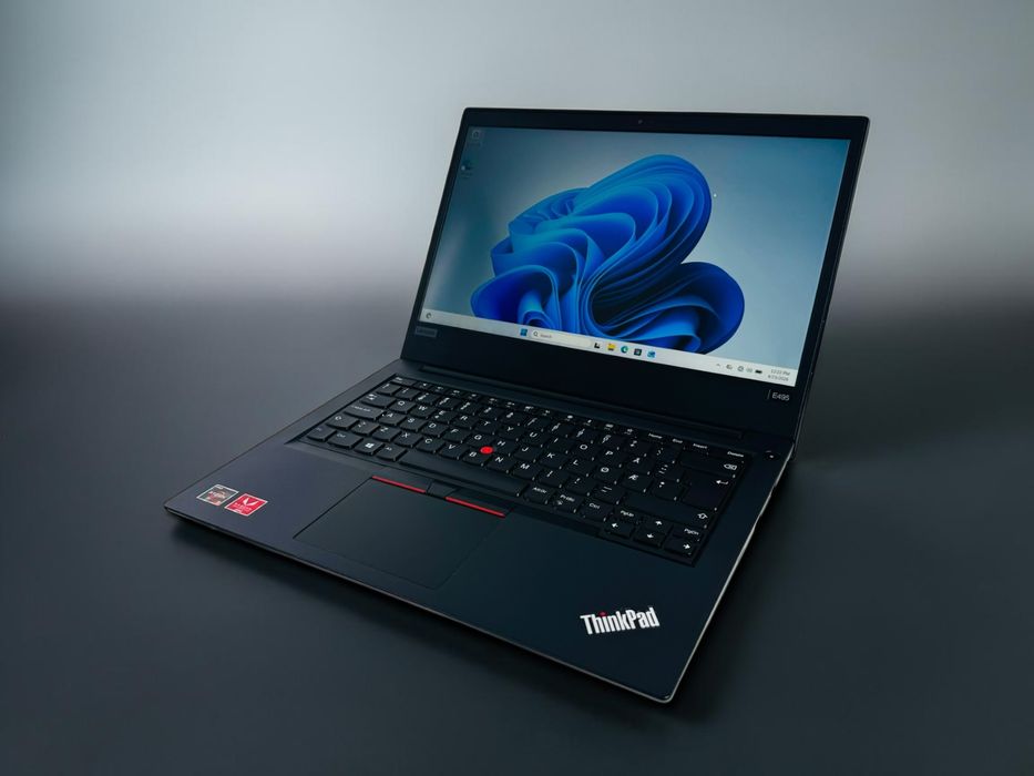 Лаптоп Lenovo ThinkPad E495 14" AMD Ryzen 3 3200U 2.60GHz 16GB RAM 256GB SSD Гаранция!