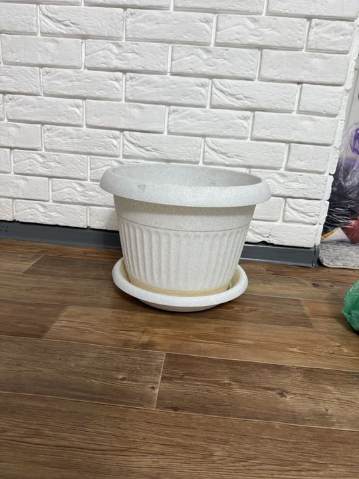 Большой горшок для цветов